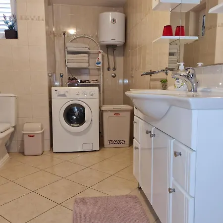 Nomi Apartmán