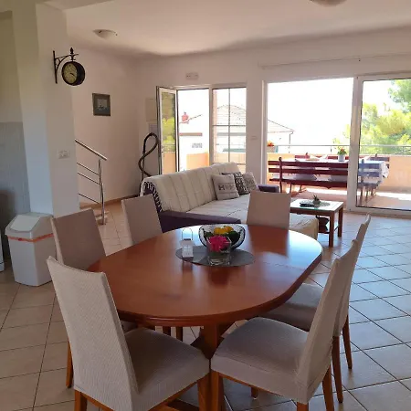 Apartman Nomi Brodarica (Sibenik-Knin)