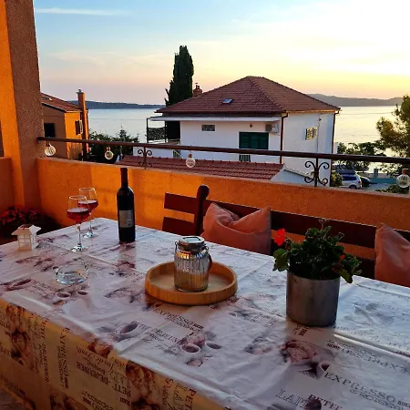 Nomi * Brodarica (Sibenik-Knin)