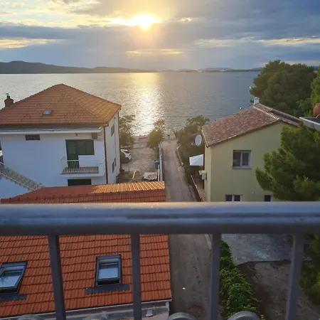 Nomi Apartmán