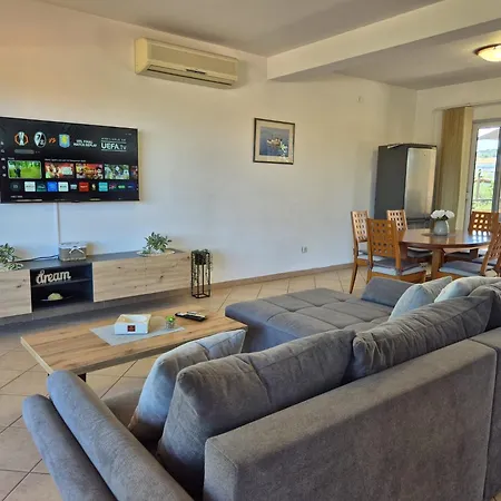 Nomi Apartmán