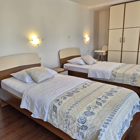 Nomi * Brodarica (Sibenik-Knin)