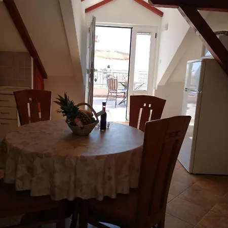 Nomi Apartmán