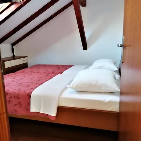 Nomi * Brodarica (Sibenik-Knin)