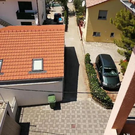 Nomi * Brodarica (Sibenik-Knin)