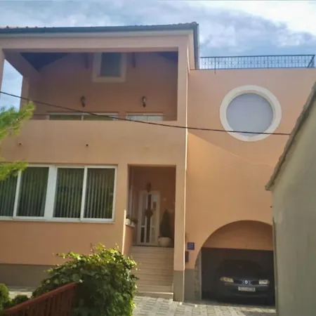 Nomi * ברודאריצה