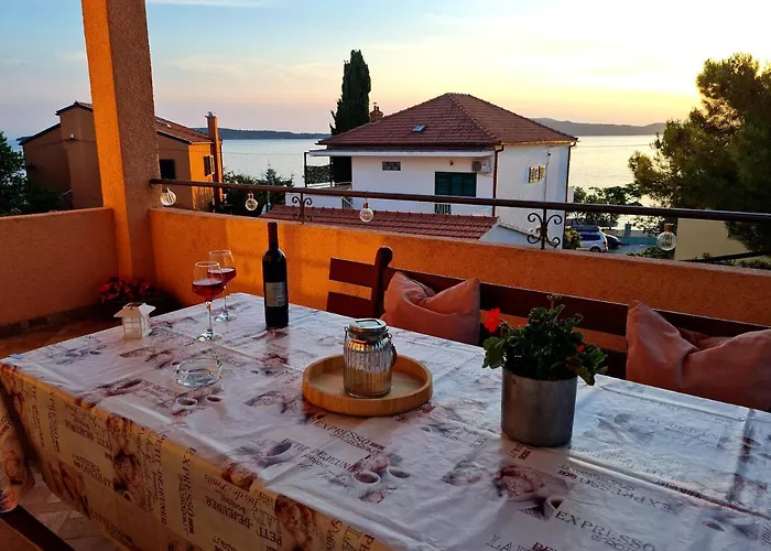 Nomi * Brodarica (Sibenik-Knin)