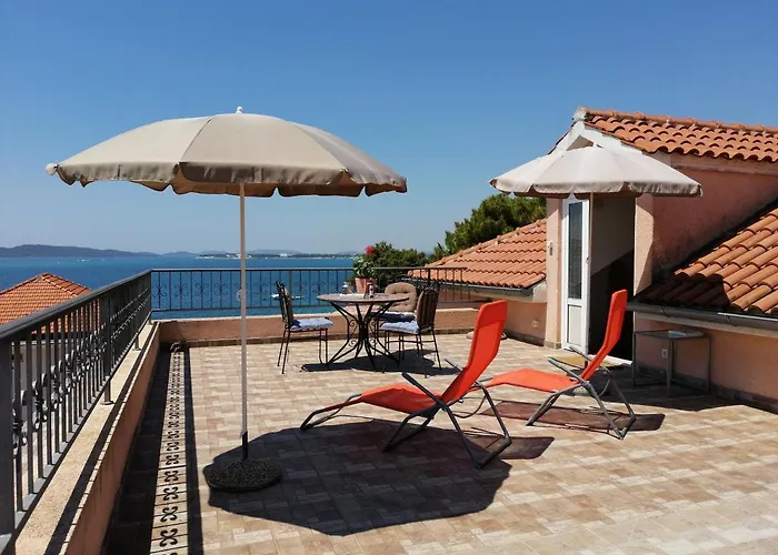 Nomi * Brodarica (Sibenik-Knin)