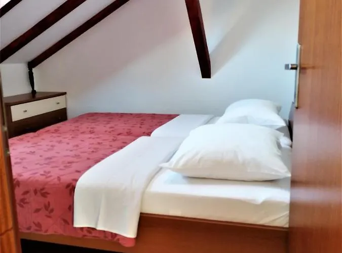 Nomi * Brodarica (Sibenik-Knin)