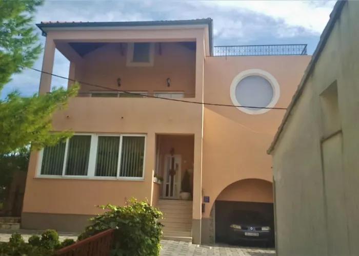 Nomi * Brodarica (Sibenik-Knin)